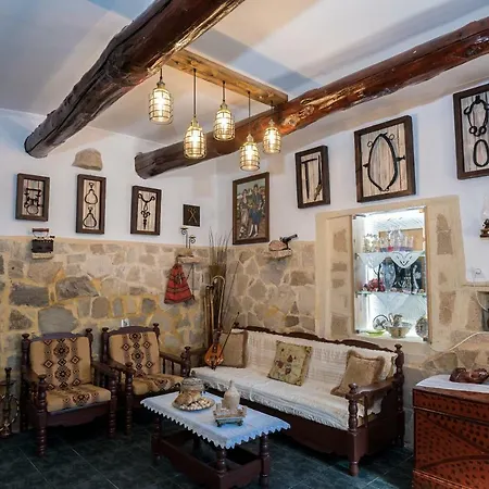 Argyro Tatil Evi Azoyirás
